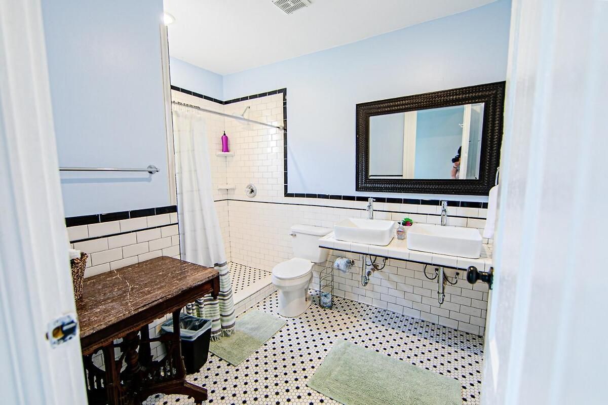 St Ann Creole Victorian - 5 Bed-5 Bath Holiday home