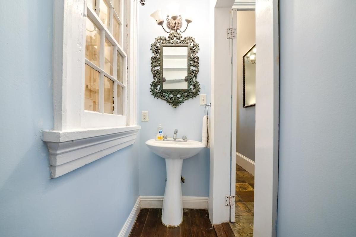Governors Mansion 5 Bedroom-3 Bath New Orleans