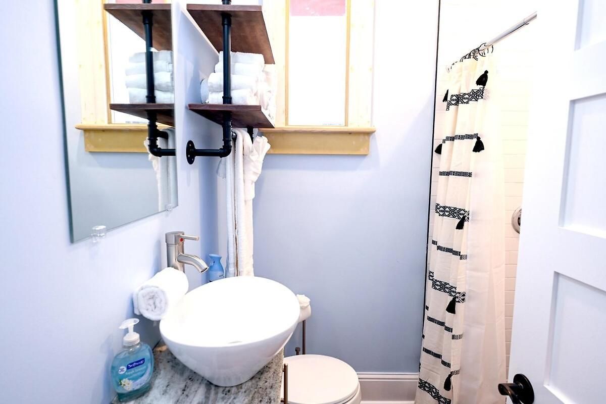 Governors - 2 Bedroom - Steps To Fq Apartment