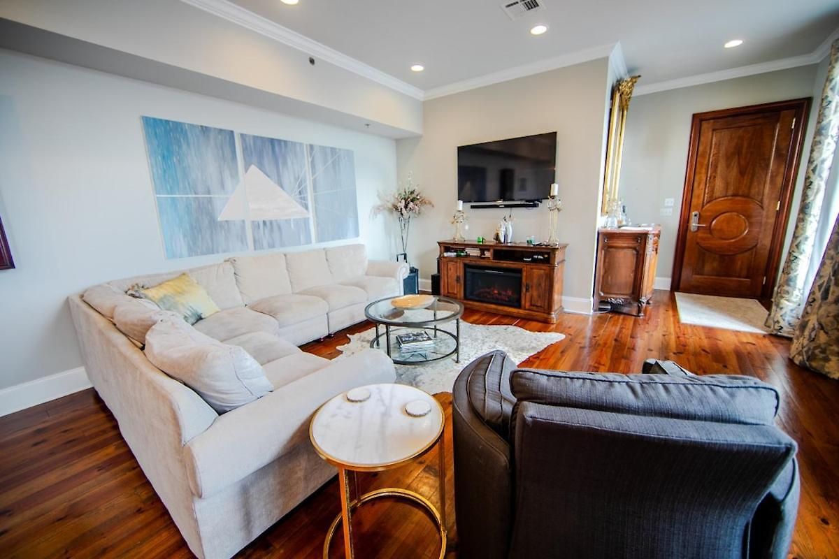 The Frenchman 2bed - 2 Bath