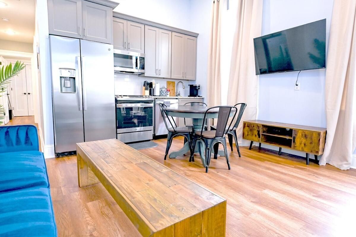Apartment Governors - 2 Bedroom - Steps To Fq