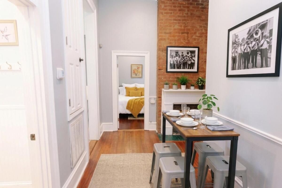 5br Historic Claiborne W/ Pool & Courtyard — 6 Blocks To French Quarter Apartment *