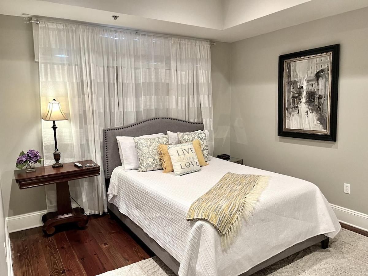 The Frenchman 2bed - 2 Bath