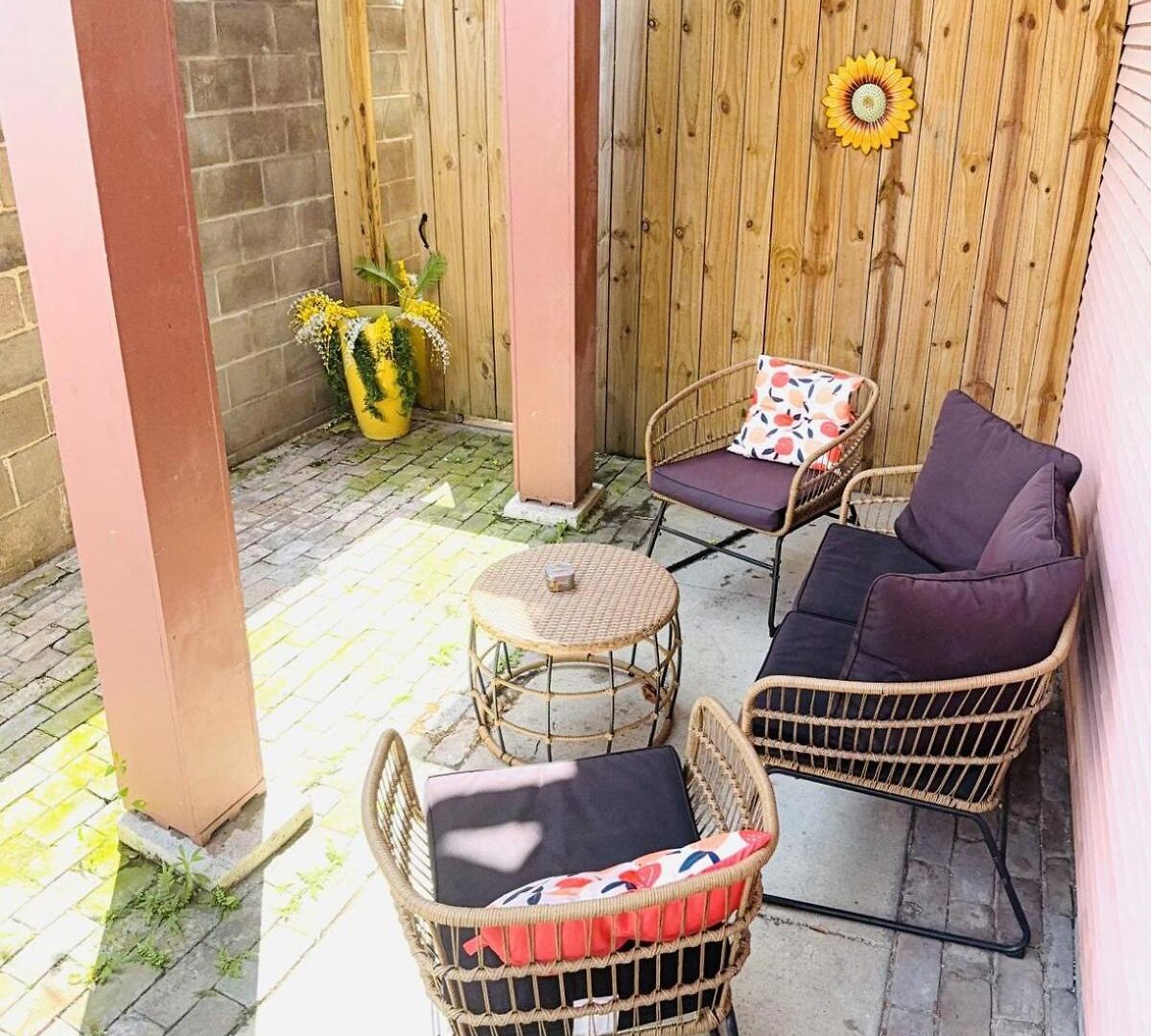 Governors - 2 Bedroom - Steps To Fq
