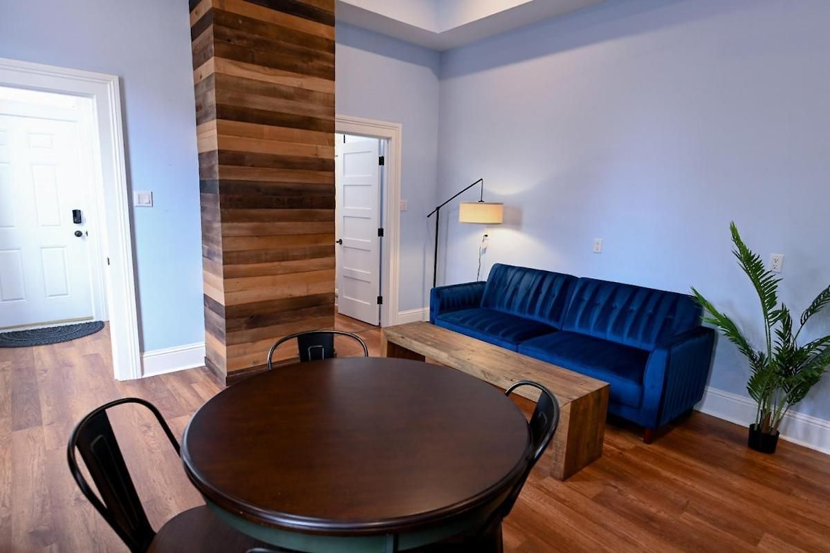 Apartment Governors - 2 Bedroom - Steps To Fq