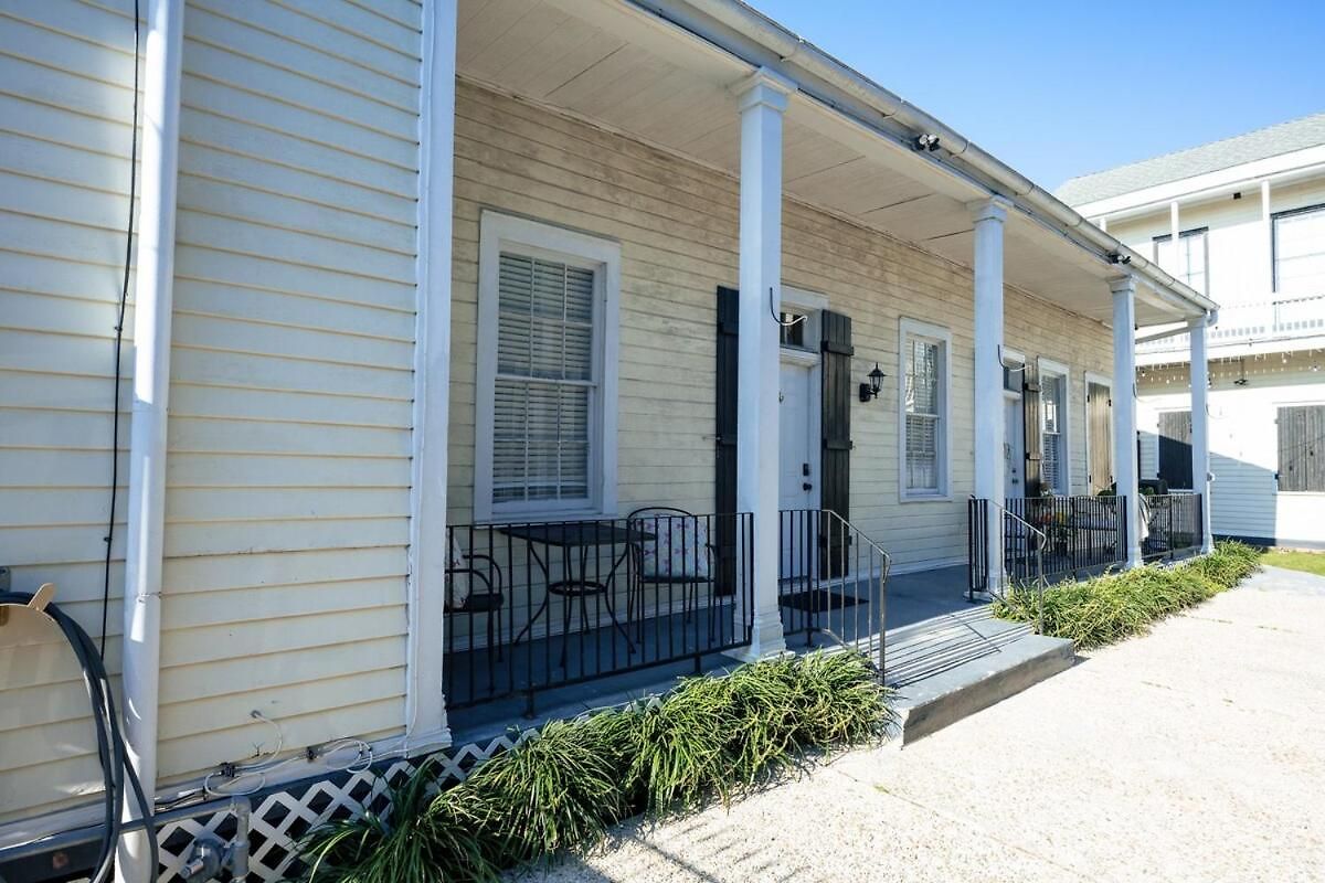 Monthly - Dumaine Historic Gem - Front House 1bed Holiday home New Orleans
