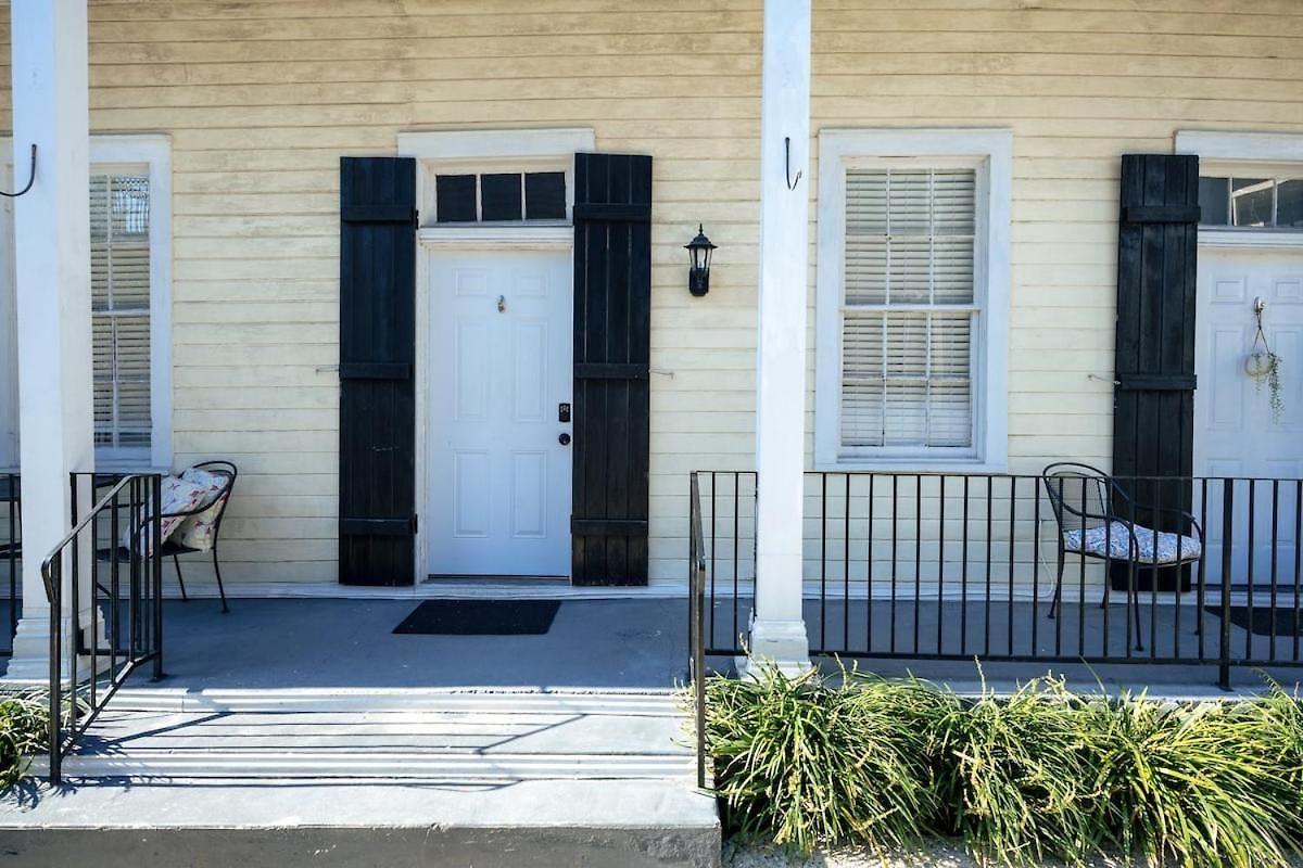 Monthly - Dumaine Historic Gem - Front House 1bed New Orleans