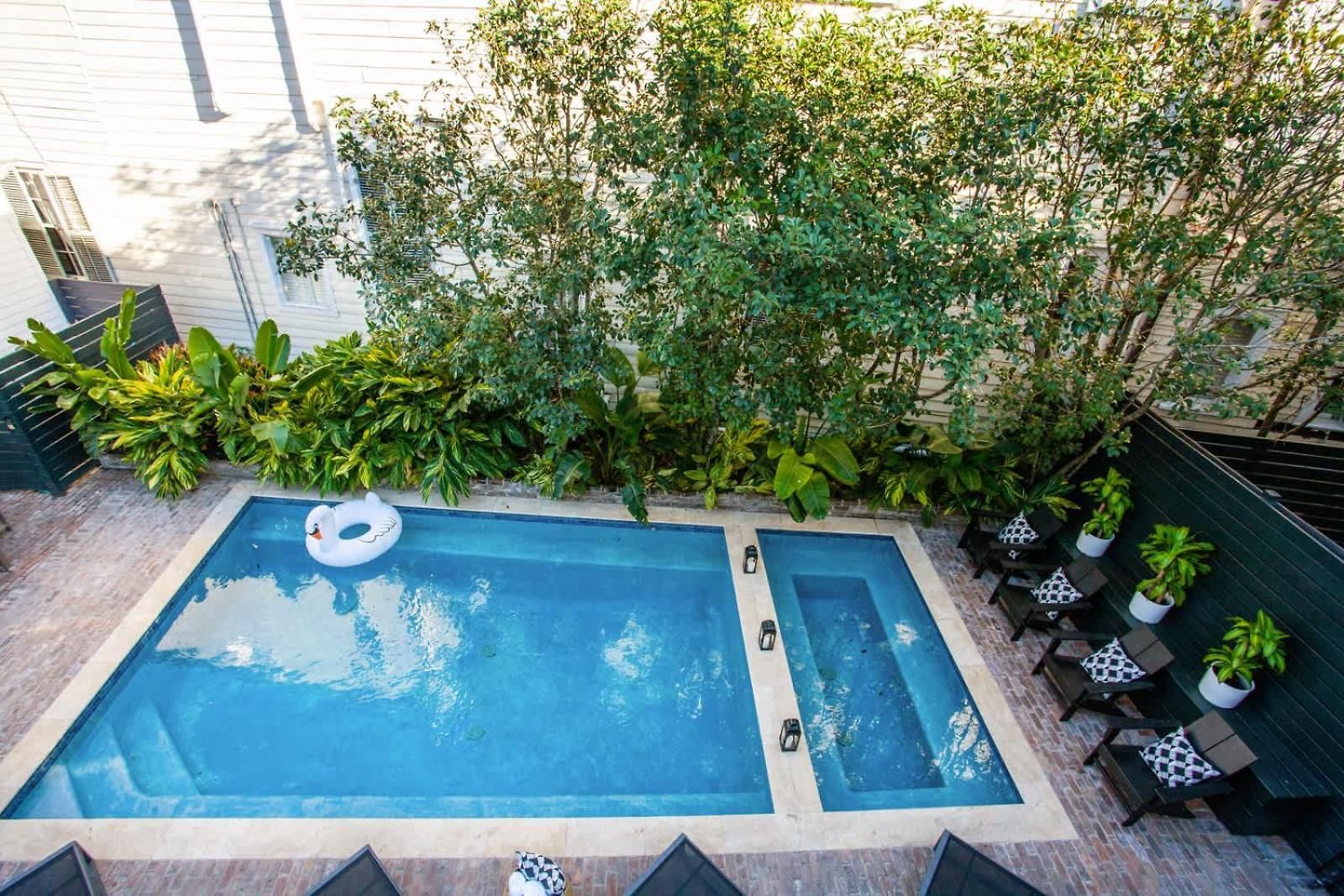 Opulent Expansive Unit Heated Pool And Bed & Breakfast