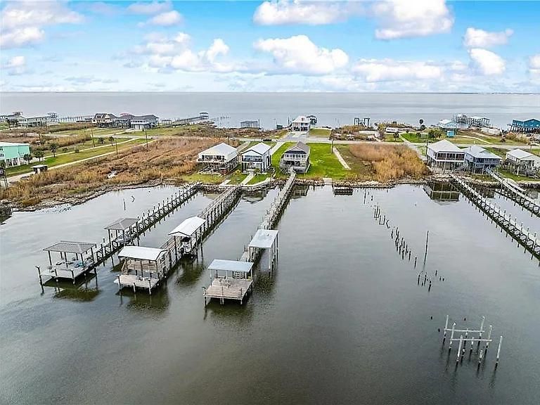 Holiday home Waterfront Escape 3br 2ba Dock *