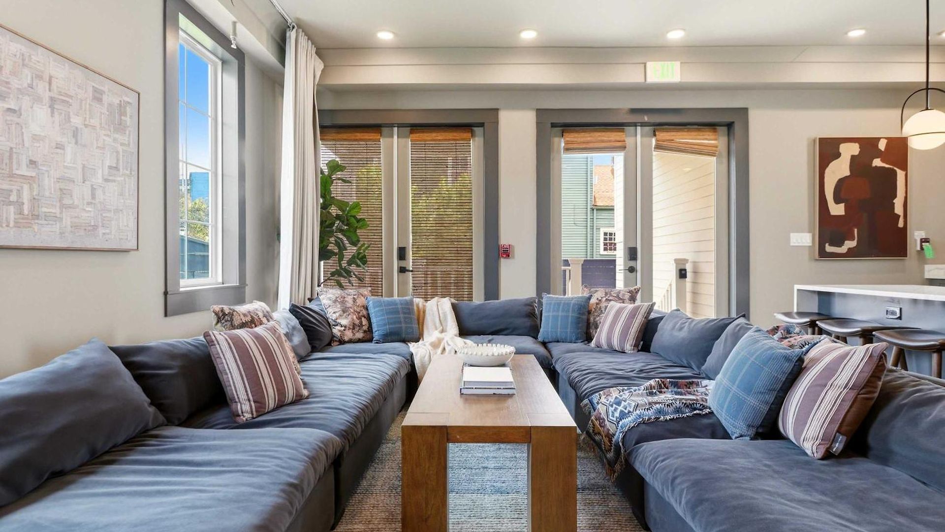 Luxe Sunlit Heated Pool & Near Cbd *