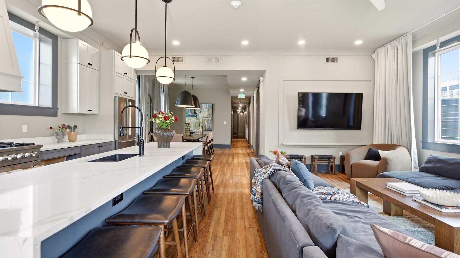 Luxe Sunlit Heated Pool & Near Cbd Holiday home *