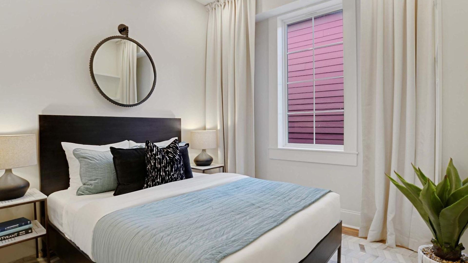 2 Unit Combo 12br Near French Quarter Holiday home