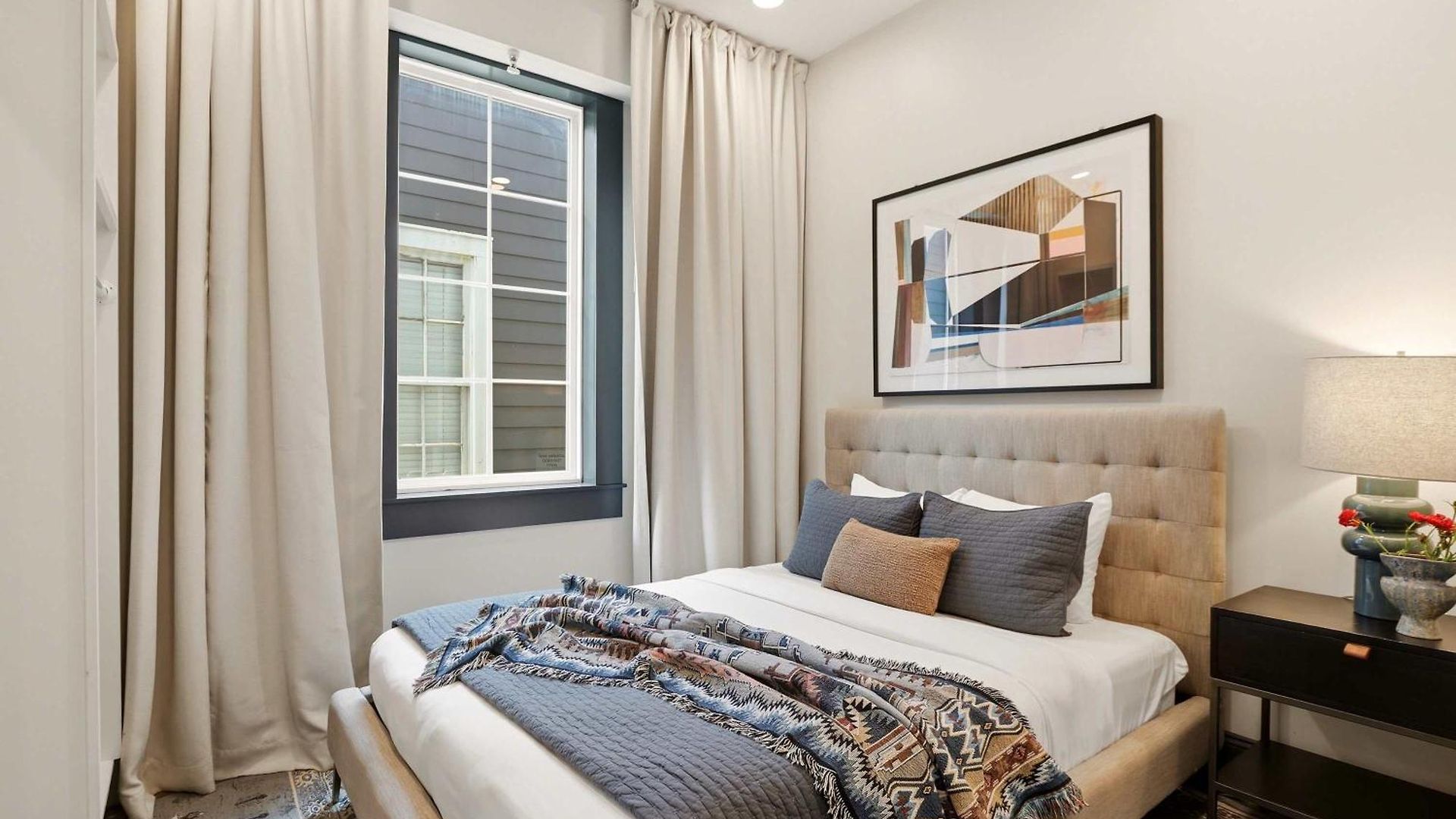 Luxe Sunlit Heated Pool & Near Cbd *