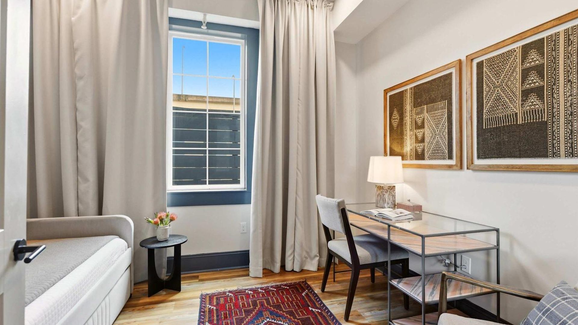 Holiday home Luxe Sunlit Heated Pool & Near Cbd *