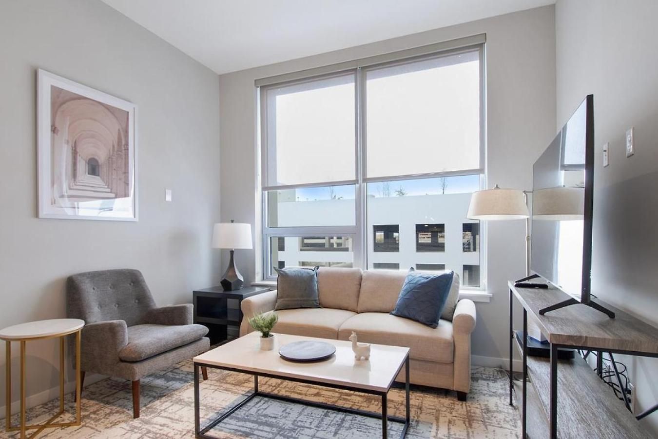 Apartment Landing Modern With Amazing Amenities *