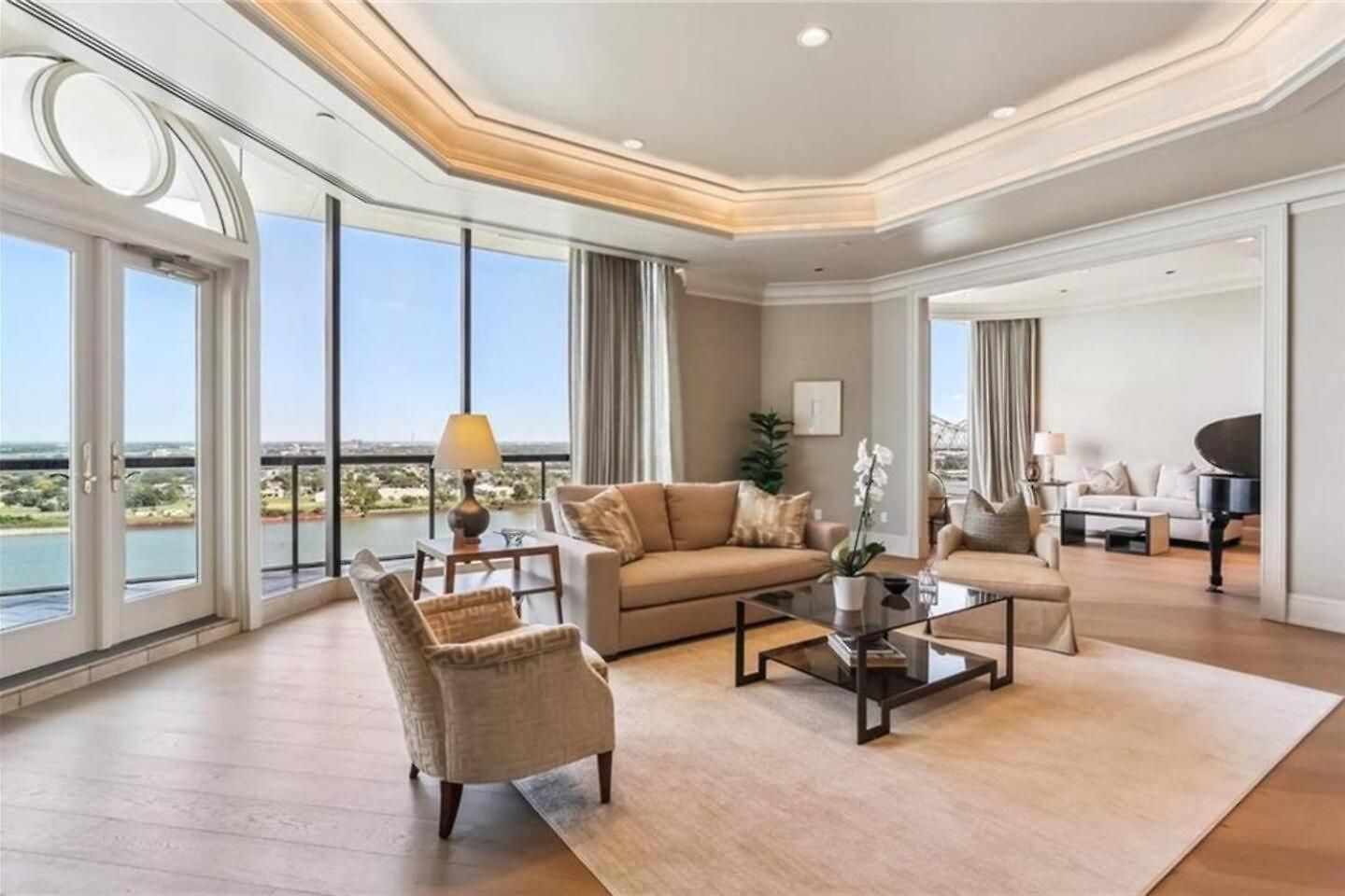 Penthouse Living Panoramic Views *
