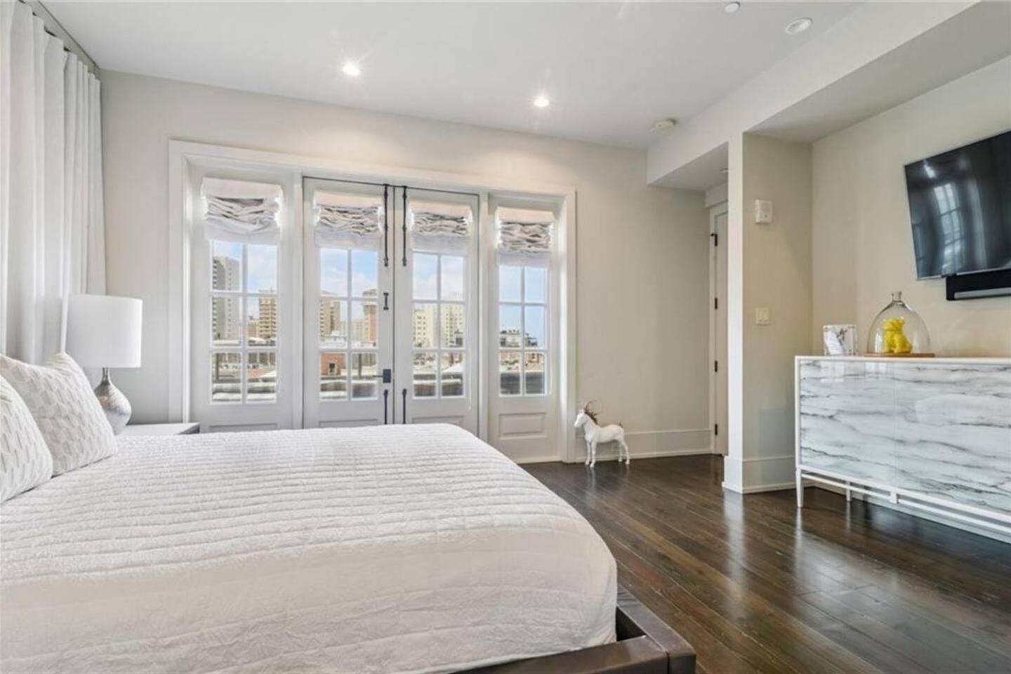 Apartment Penthouse 2bedrooms And Living