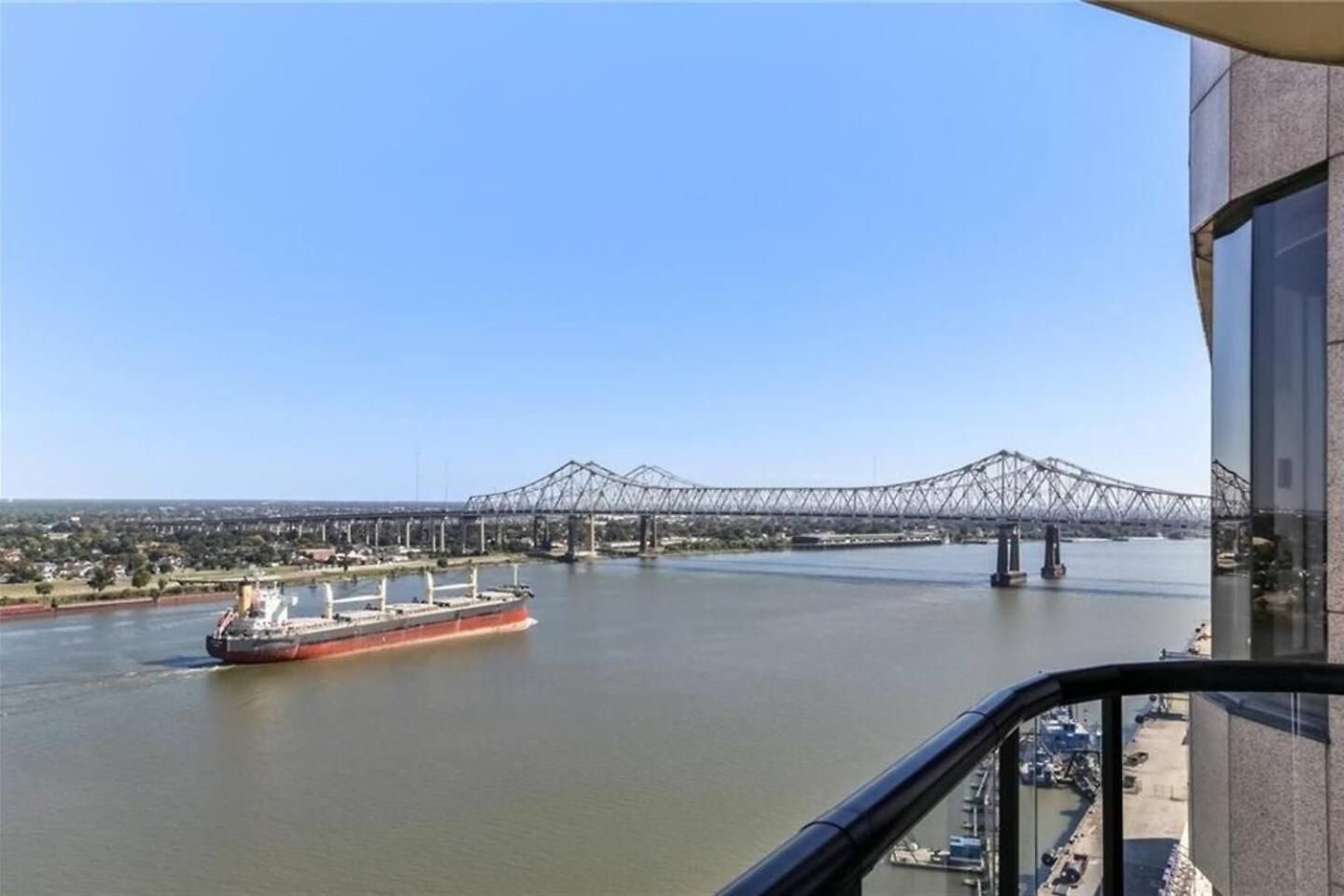 Penthouse Living Panoramic Views Apartment
