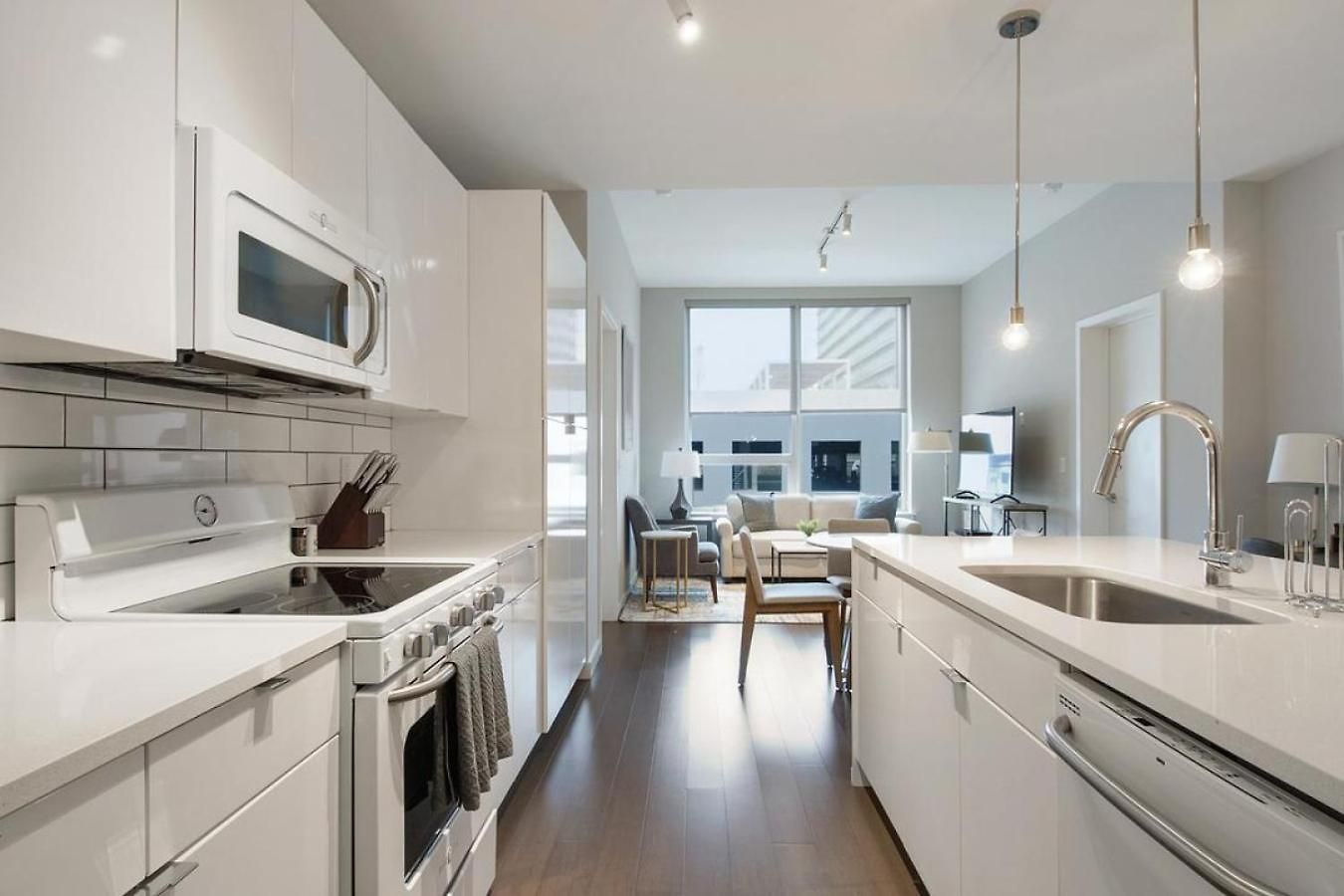 Apartment Landing Modern With Amazing Amenities *