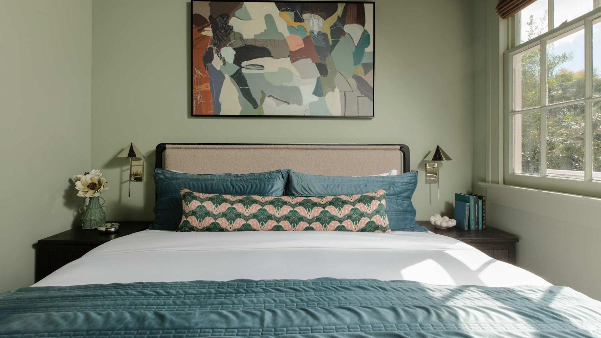 Luxury On Magazine Shared Heated Pool &
