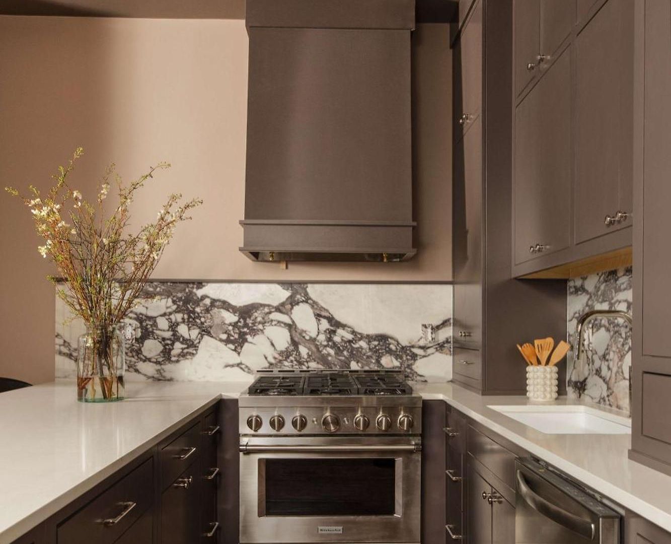 Luxury On Magazine Shared Heated Pool & Apartment