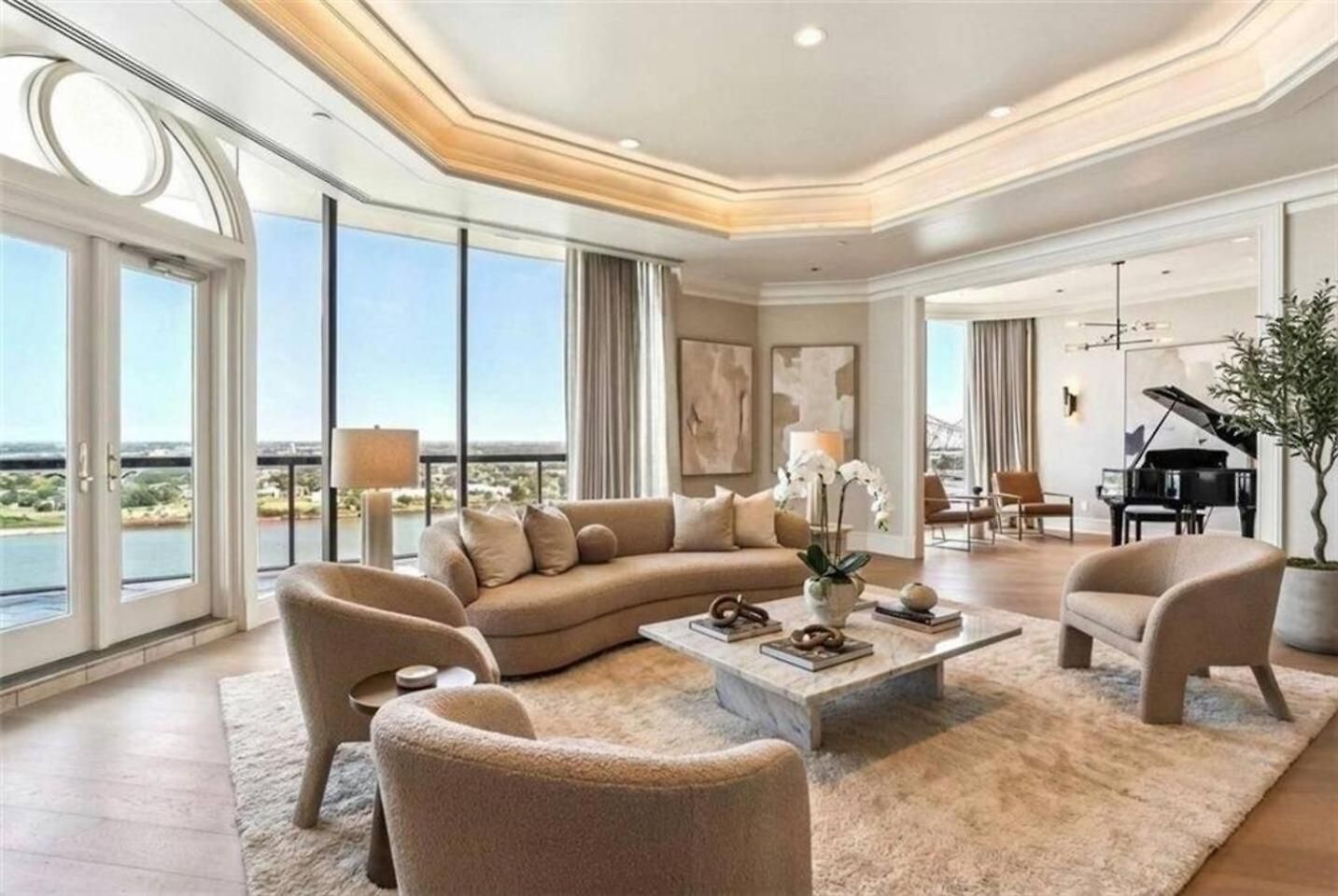 Penthouse Living Panoramic Views
