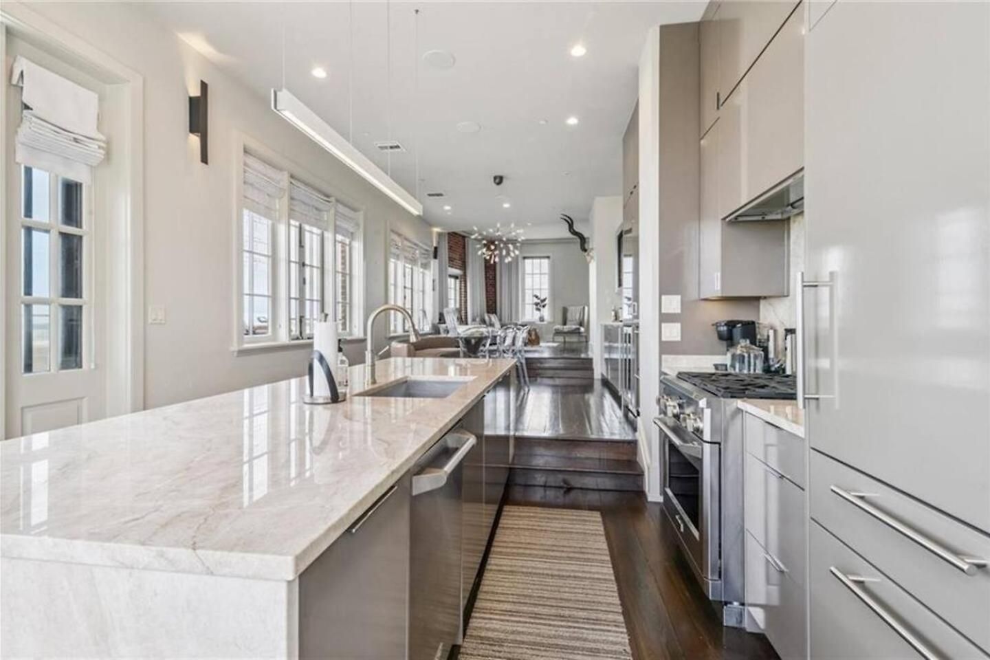 Penthouse 2bedrooms And Living
