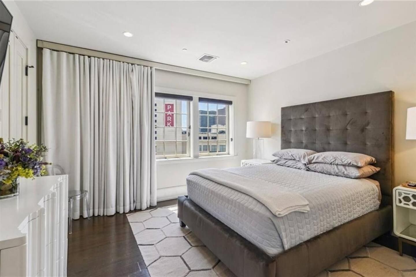 Penthouse 2bedrooms And Living *