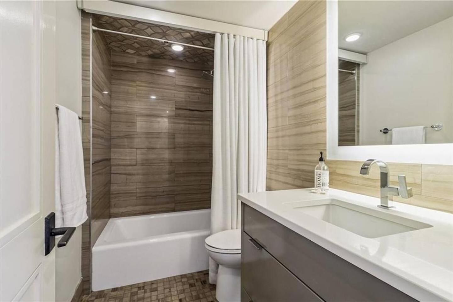 Penthouse 2bedrooms And Living Apartment New Orleans