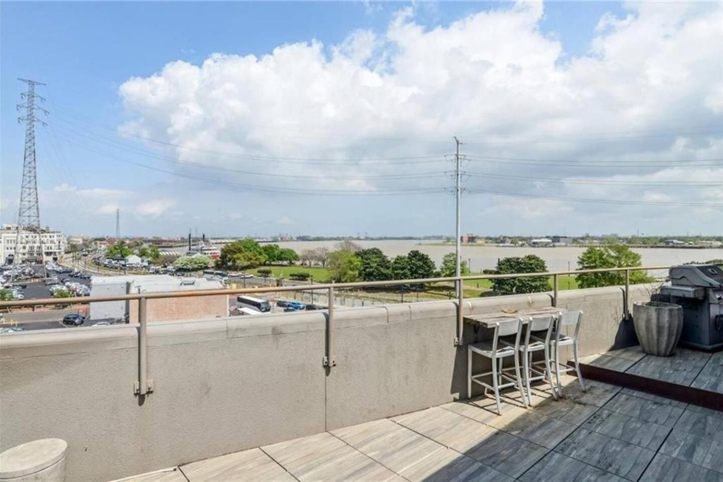 Penthouse 2bedrooms And Living * New Orleans