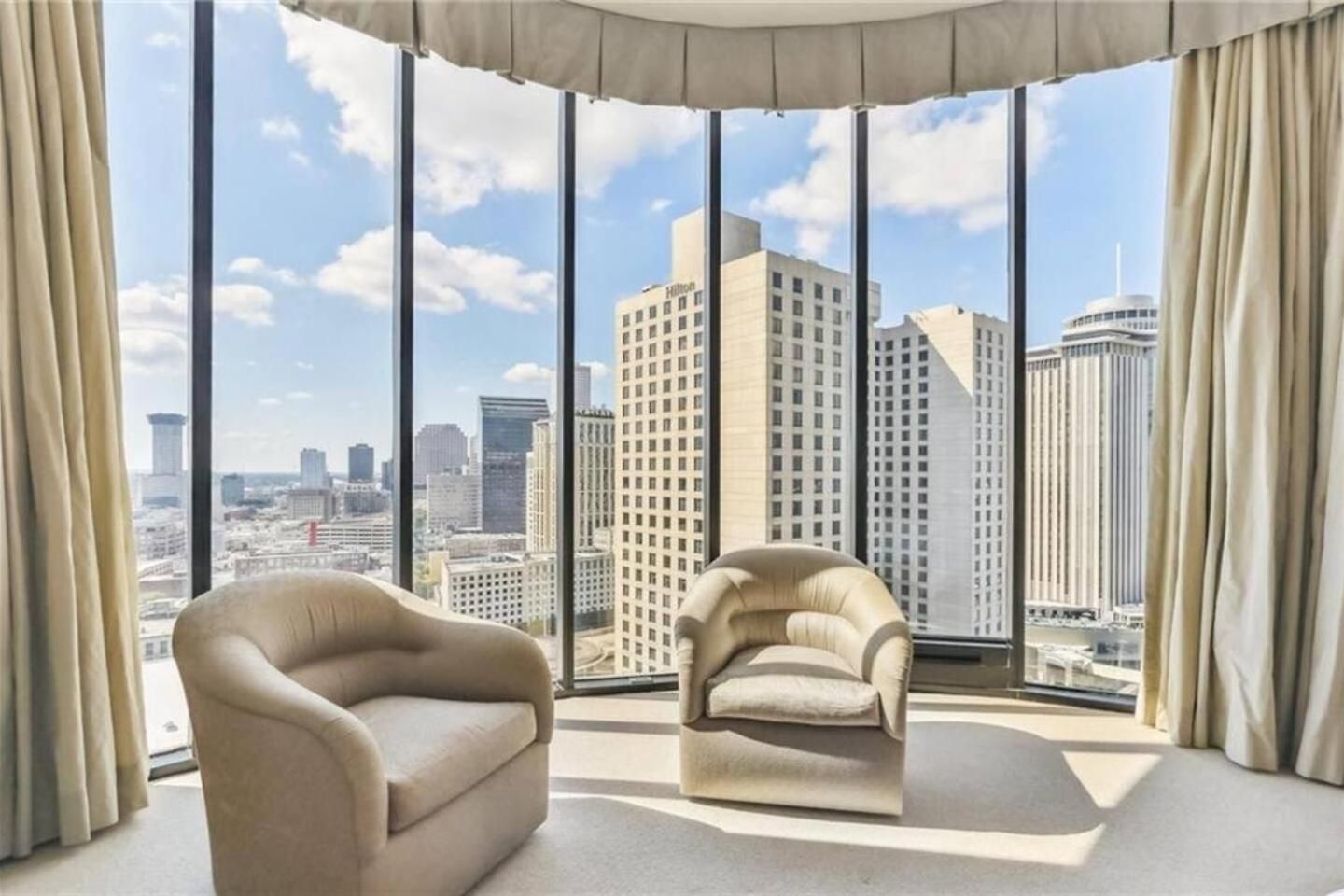Penthouse Living Panoramic Views Apartment