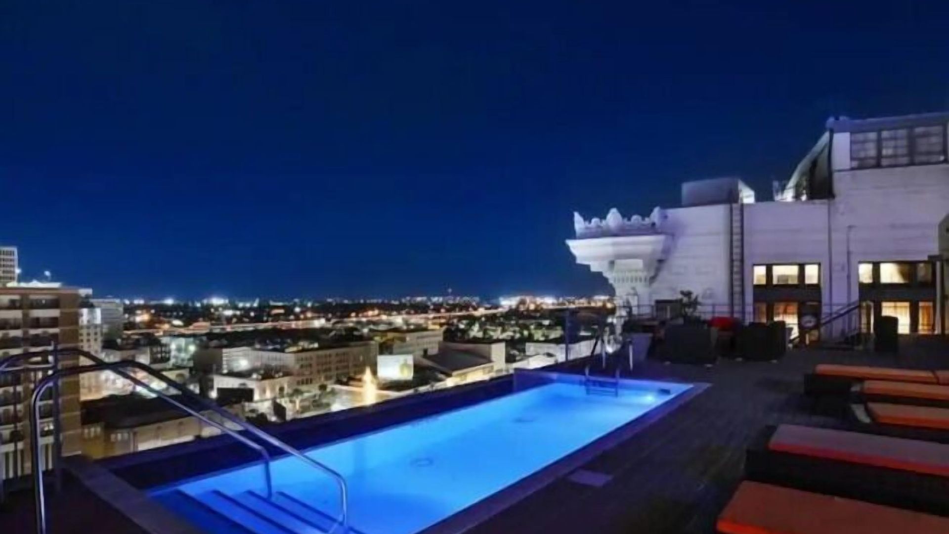 Apartment Beautiful Walk To French Quarter, Pool, Gym, View *