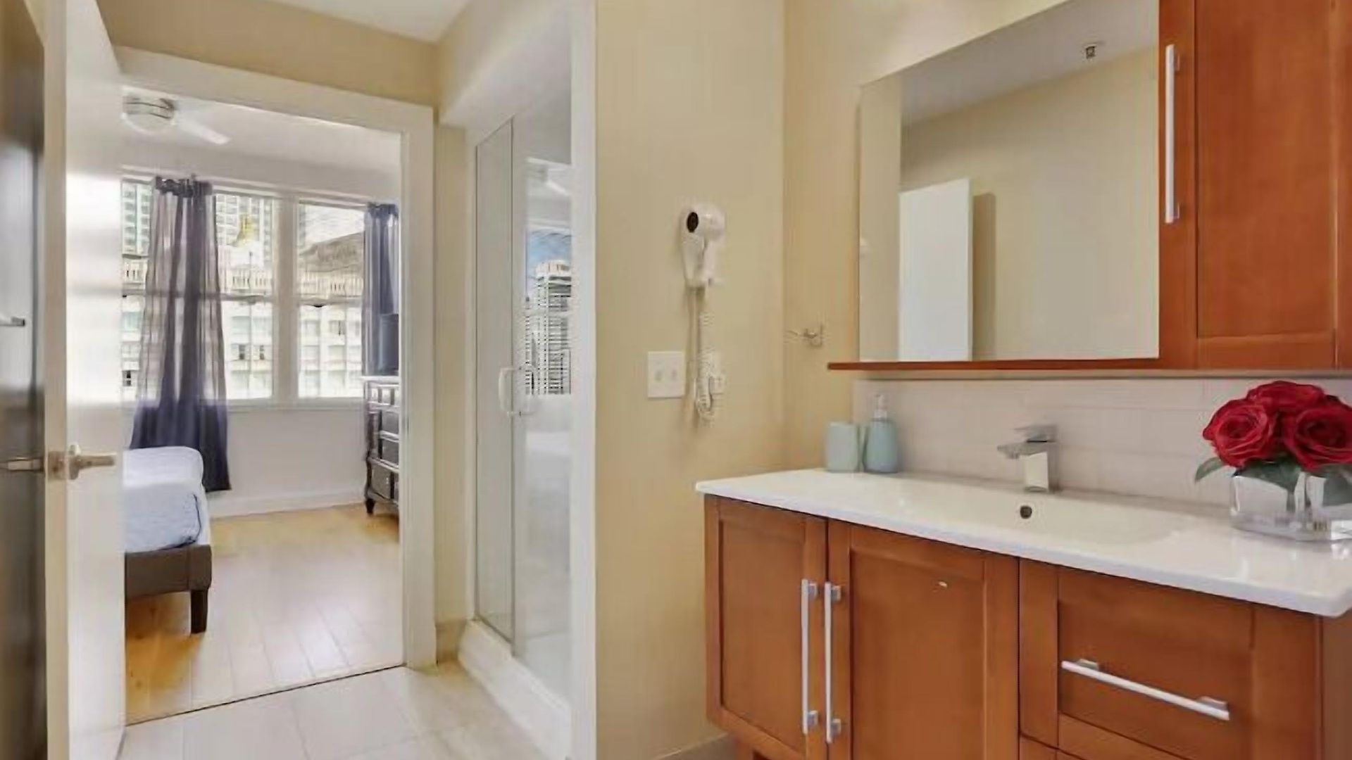 Beautiful Walk To French Quarter, Pool, Gym, View Apartment *