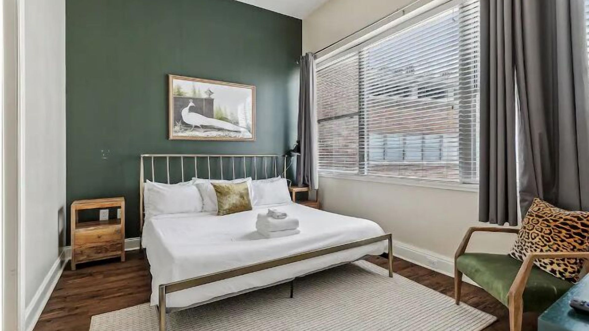 Beautiful Walk To French Quarter, Pool, Gym, View Apartment New Orleans