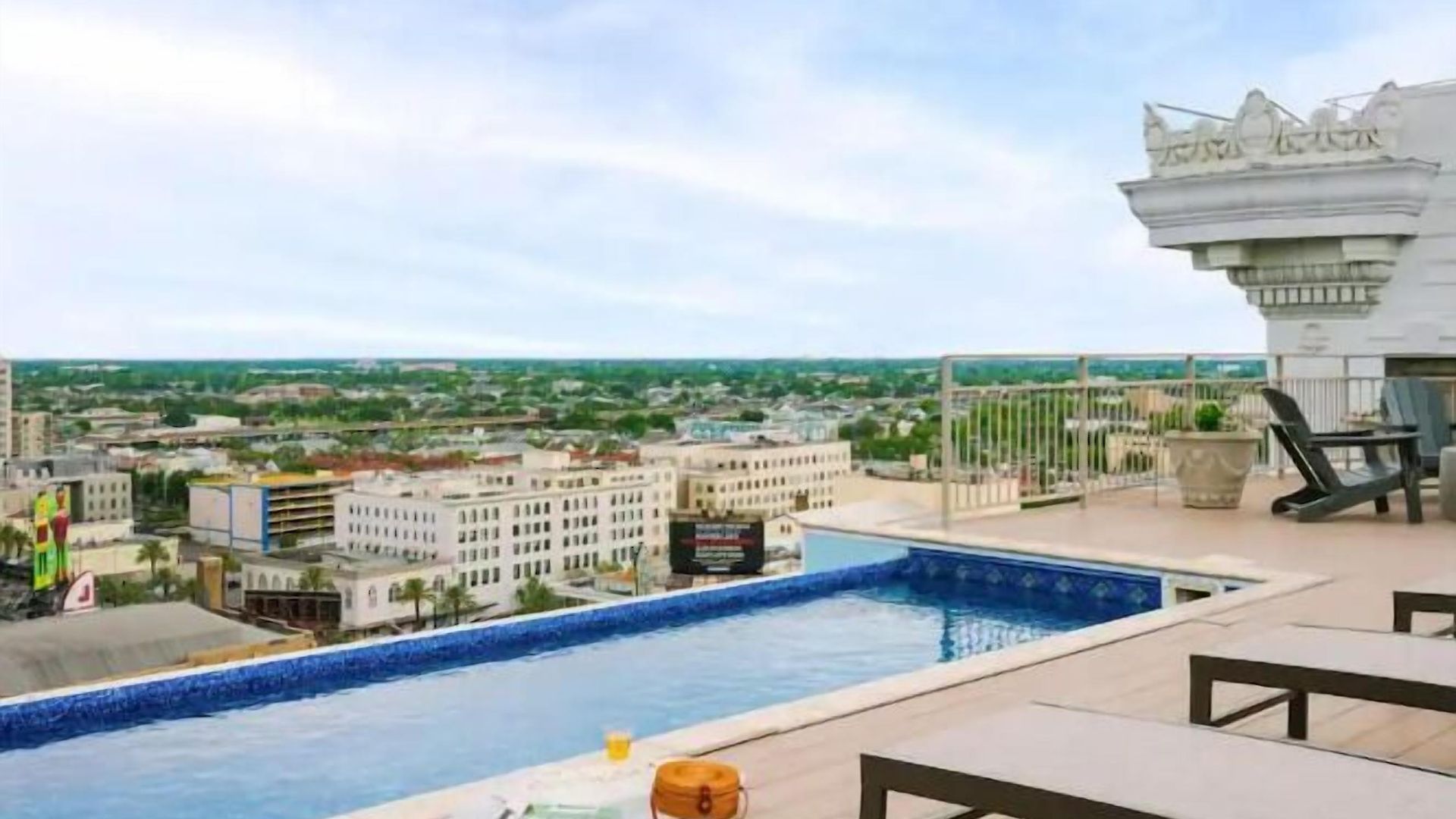 Beautiful Walk To French Quarter, Pool, Gym, View * New Orleans