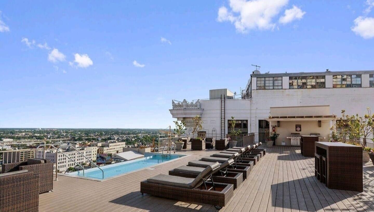 Apartment Beautiful Walk To French Quarter, Pool, Gym, View *