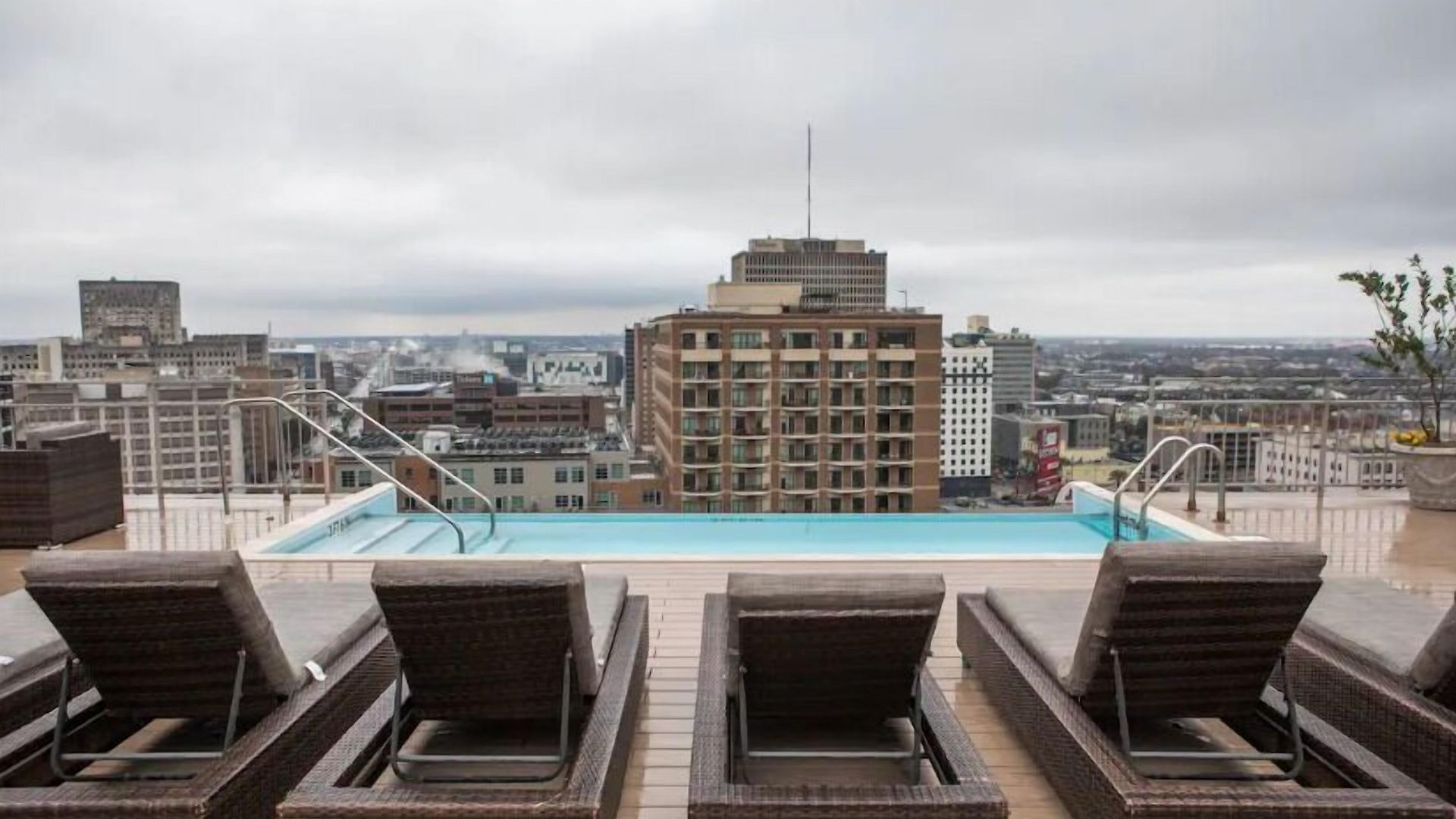 Beautiful Walk To French Quarter, Pool, Gym, View New Orleans