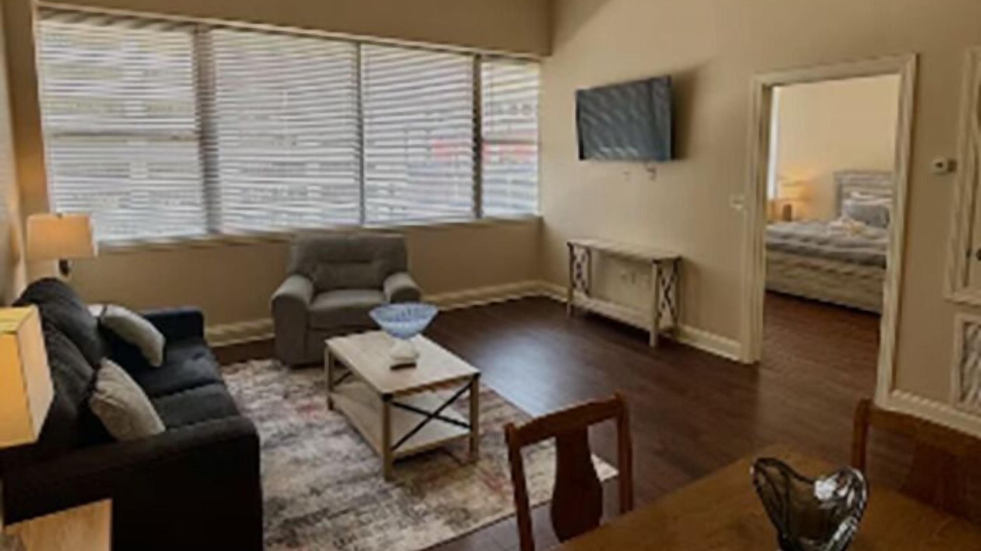Apartment Beautiful Walk To French Quarter, Pool, Gym, View *