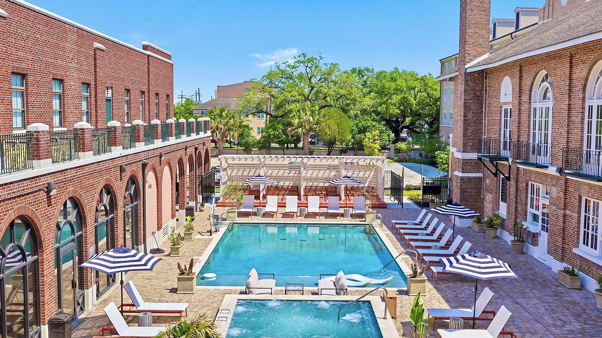 Bywater Aparthotel 3*