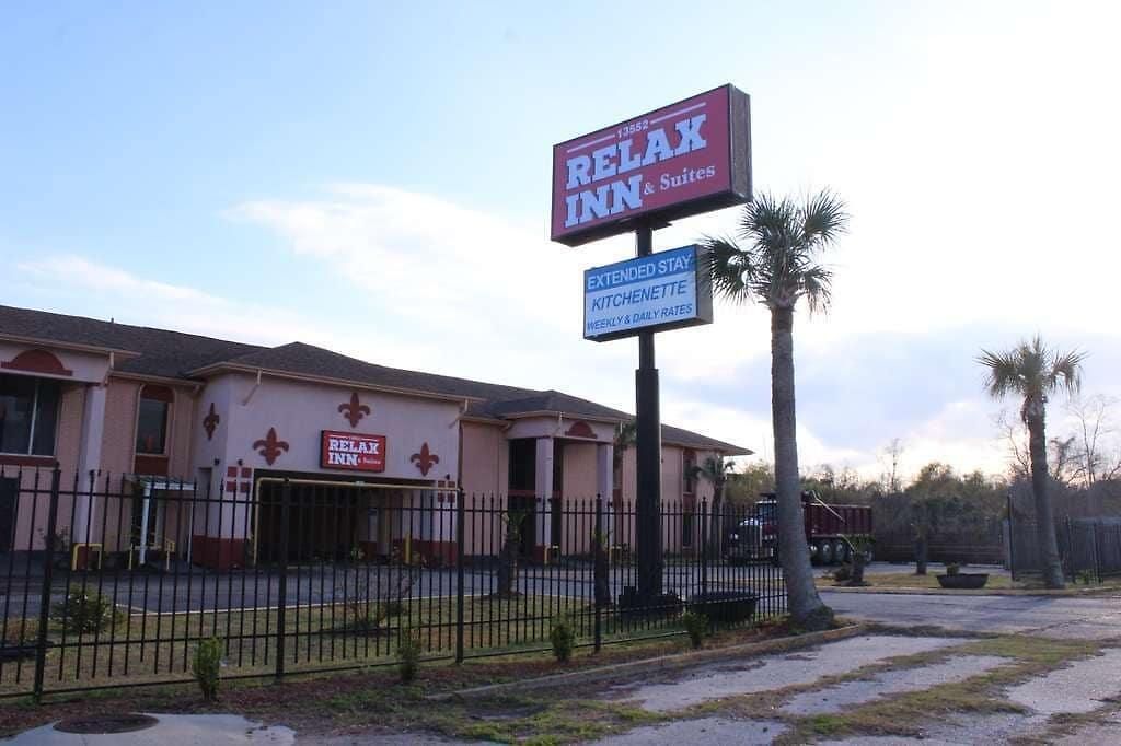 Relax Inn & Suites Hotel *