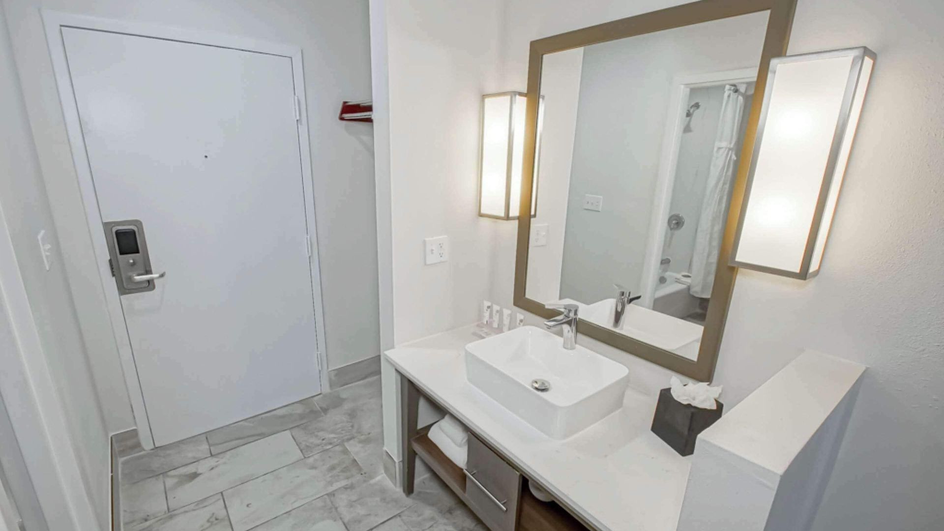 Country & By Radisson, I-10 East, La 3*