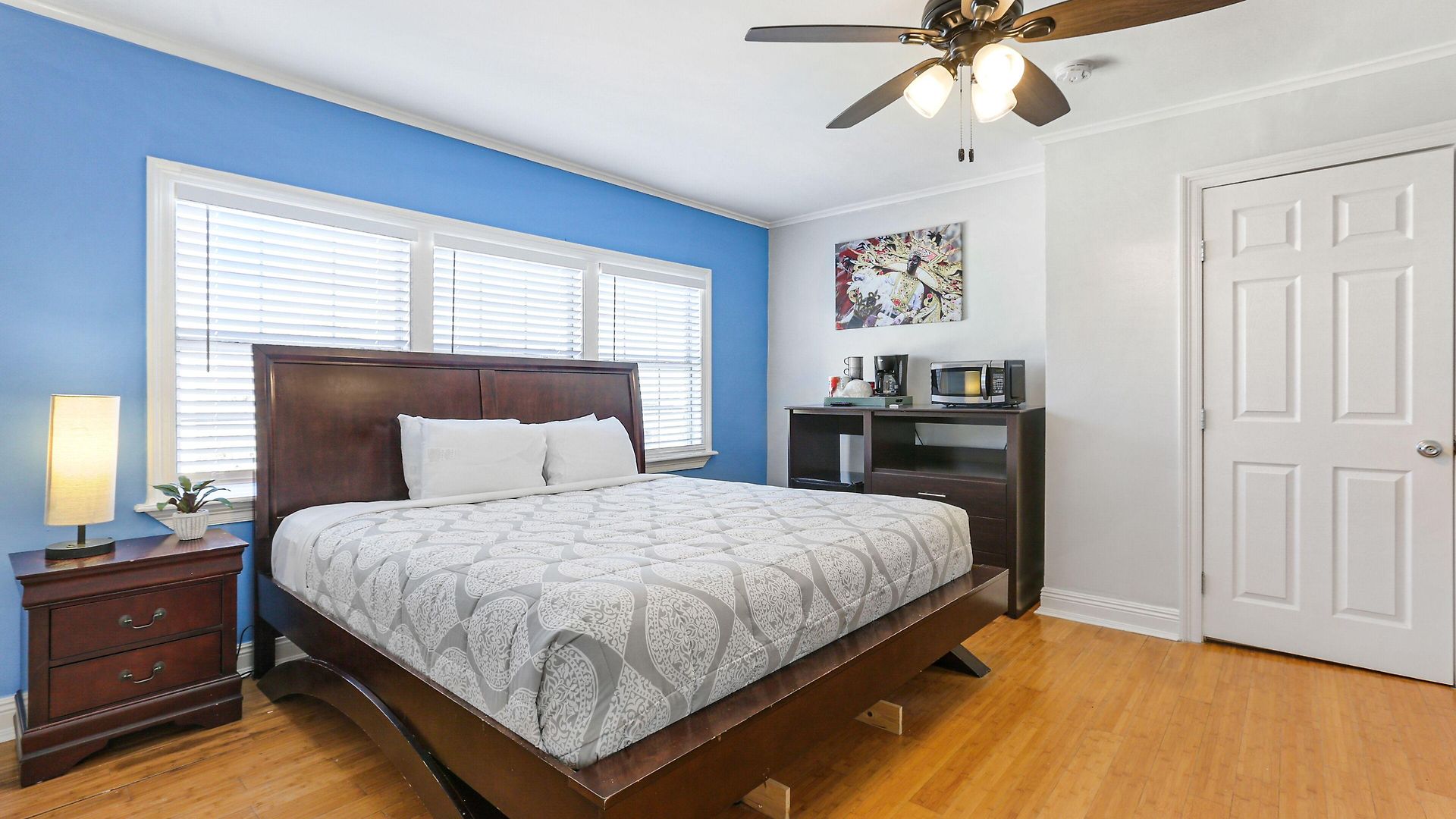 Comfortable Rooms Near All Nola Hot Spots *