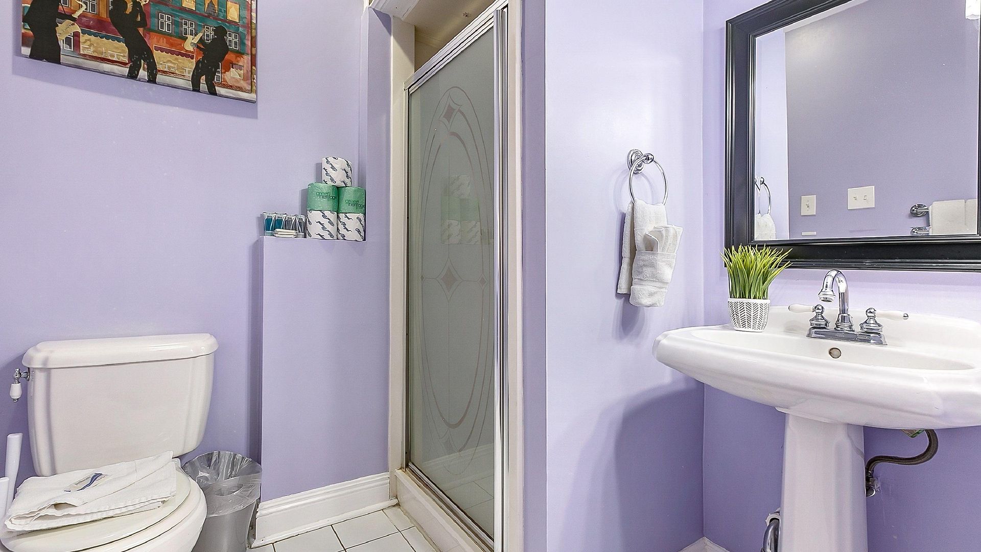 Comfortable Rooms Near All Nola Hot Spots *