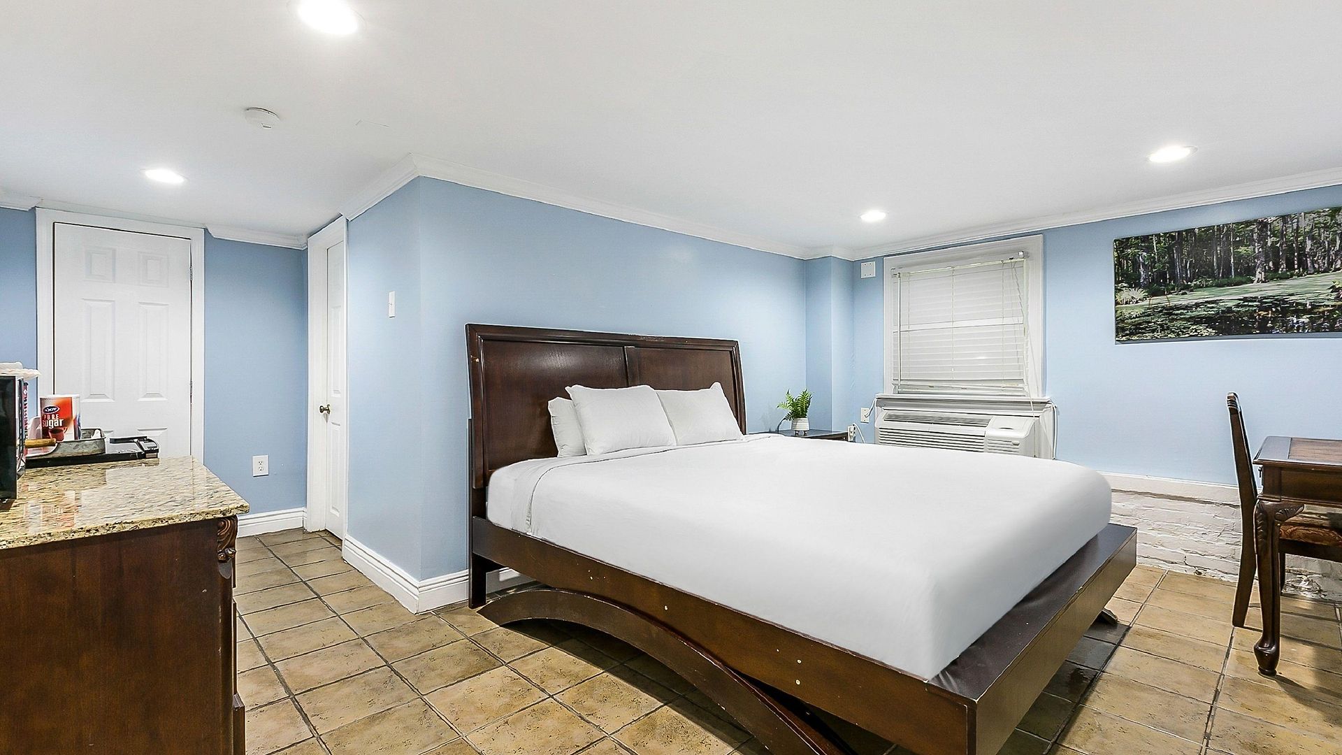Comfortable Rooms Near All Nola Hot Spots