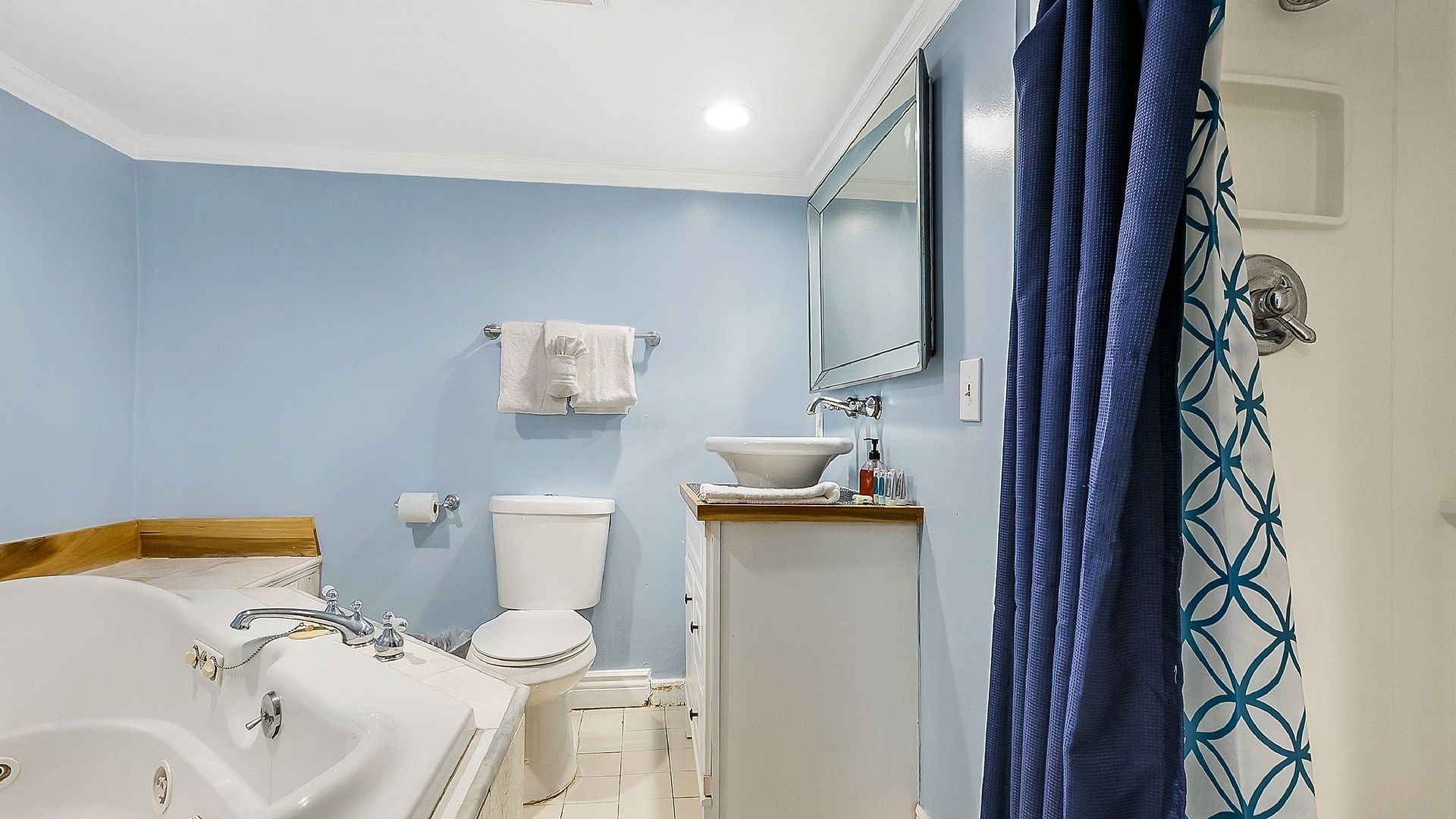 Comfortable Rooms Near All Nola Hot Spots Apartment