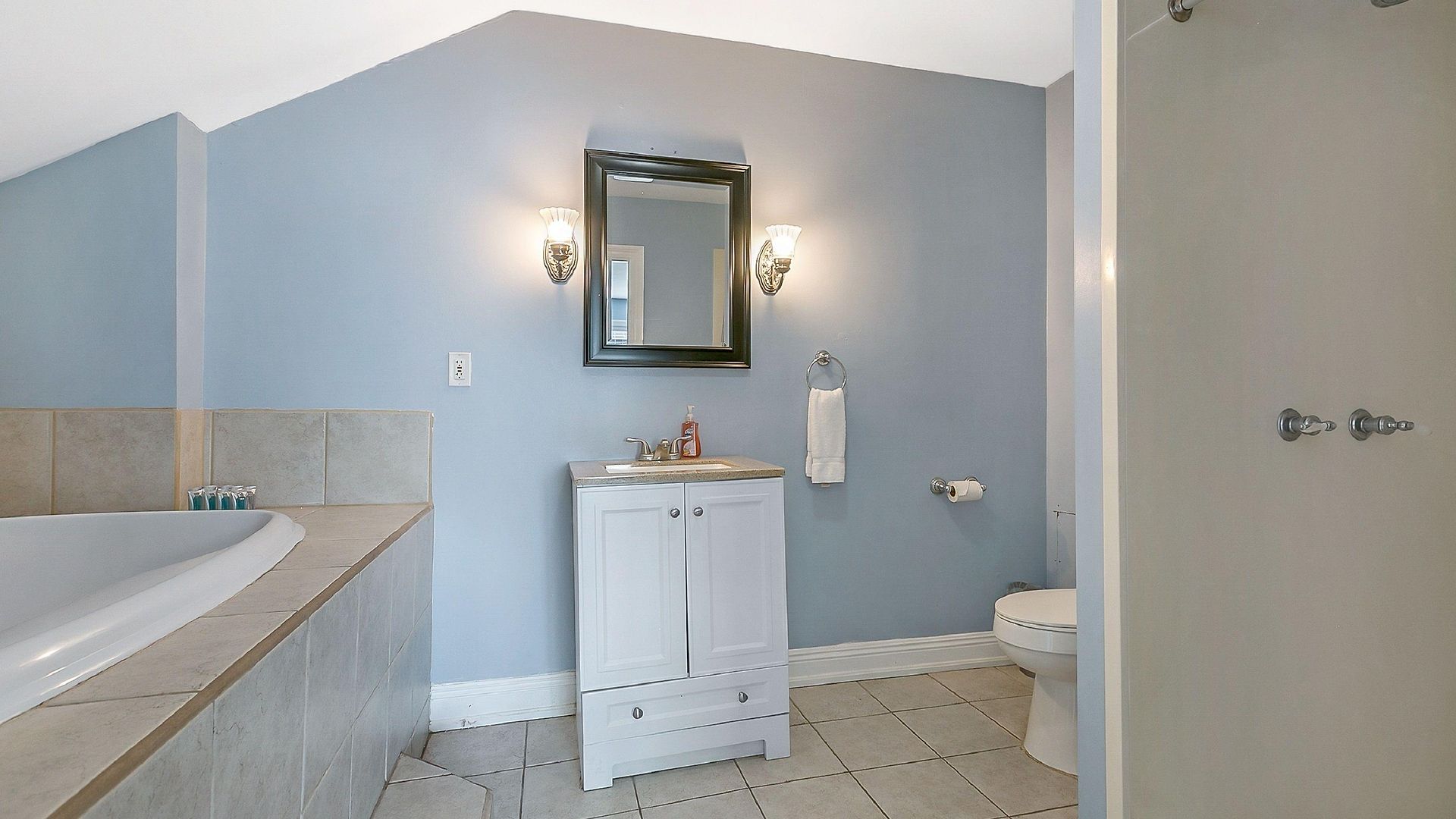 Comfortable Rooms Near All Nola Hot Spots