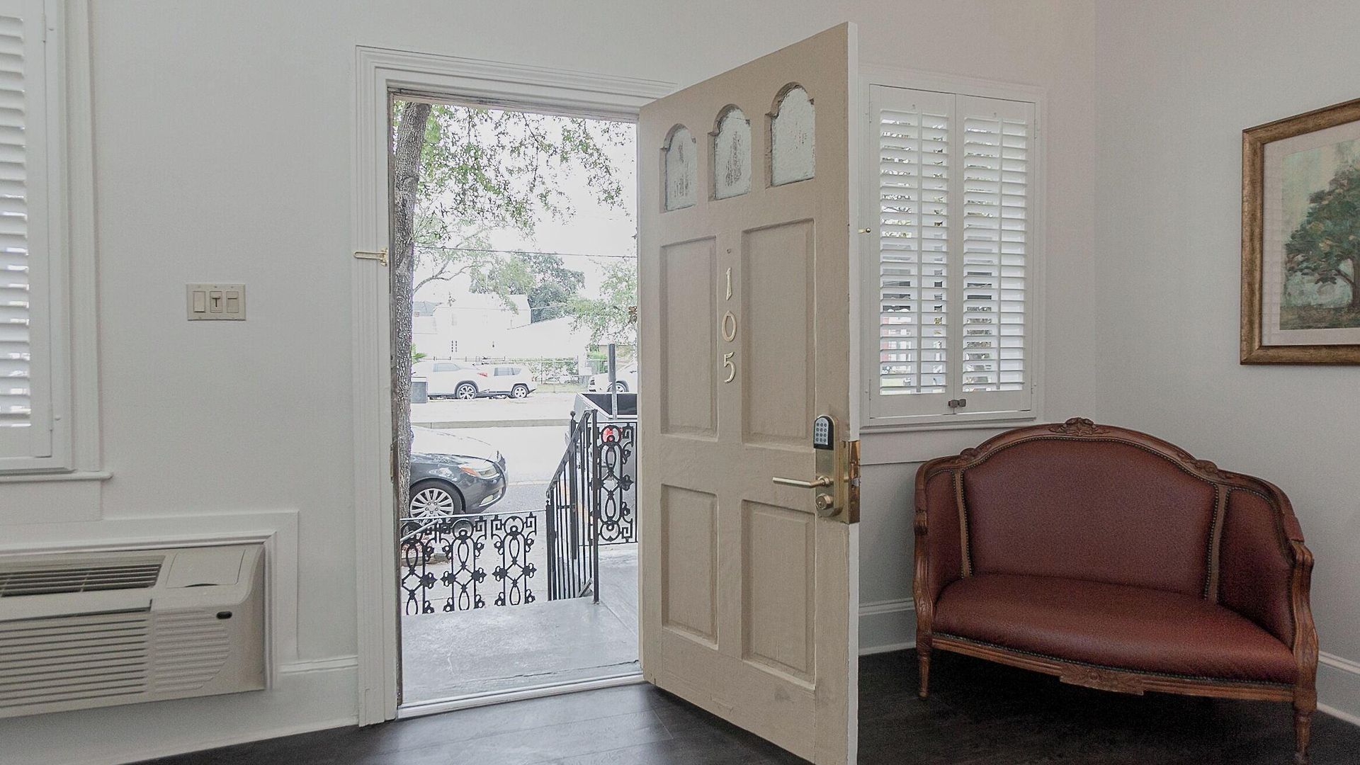 The Carriage House On St Charles New Orleans
