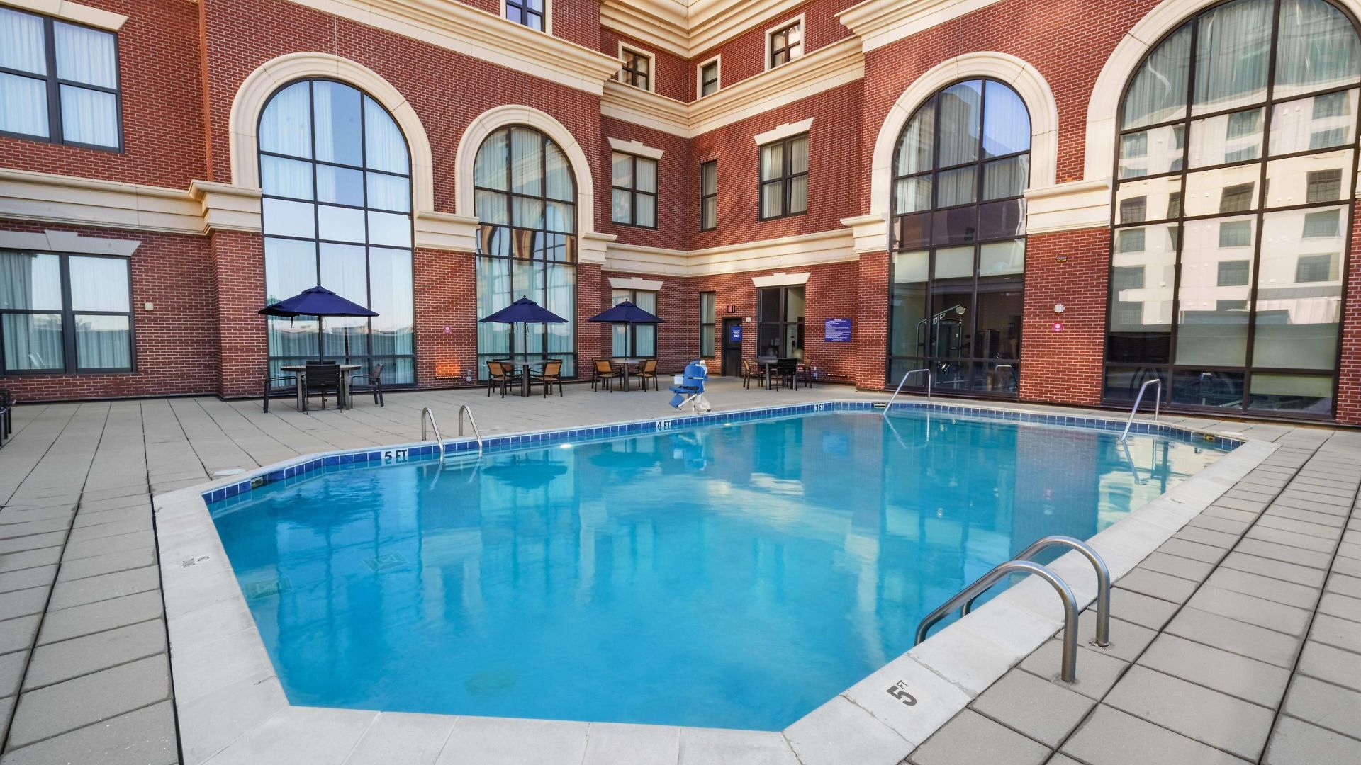 Hotel Drury Plaza