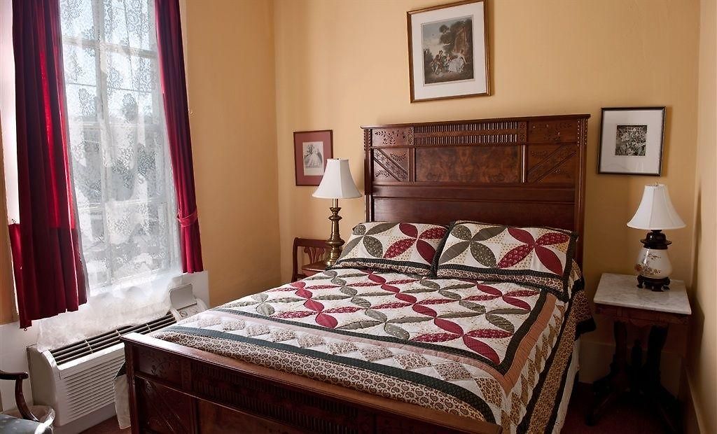 Fairchild House 3*