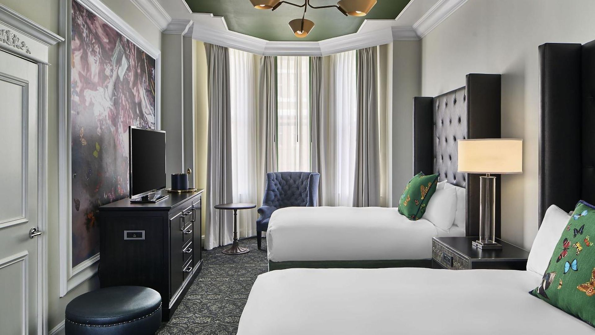 Le Pavillon, New Orleans, A Tribute Portfolio